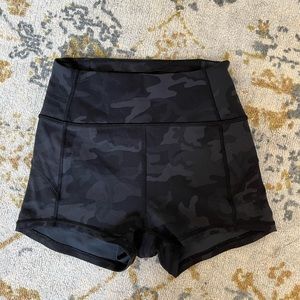 Lululemon In Movement  2.5” short (size 4)